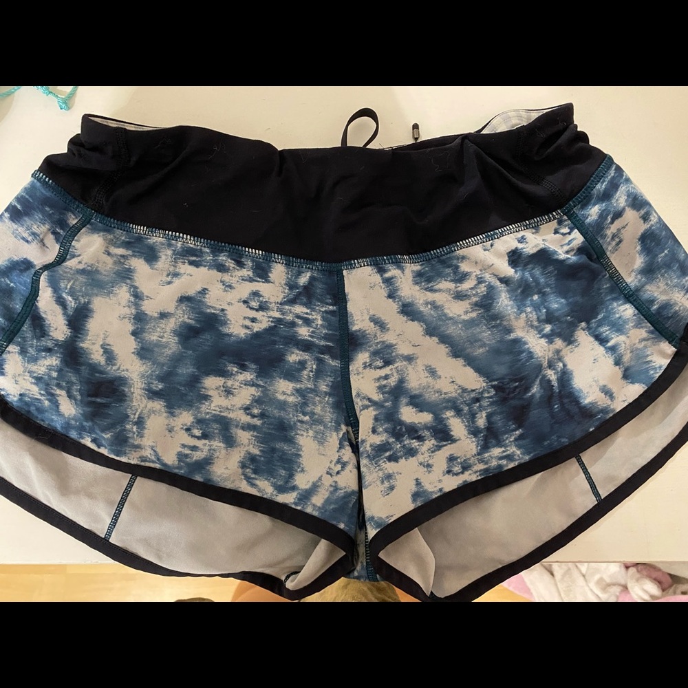 Lululemon speed up low rise 2.5" shorts